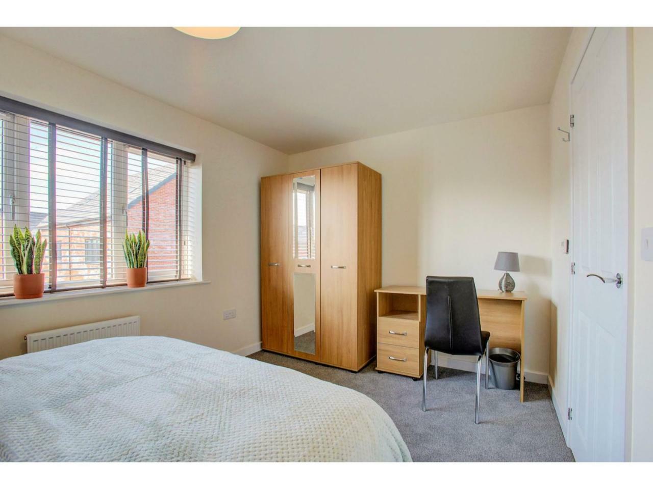 Newly Built, Splendid House For 5 In Manchester! Exterior photo