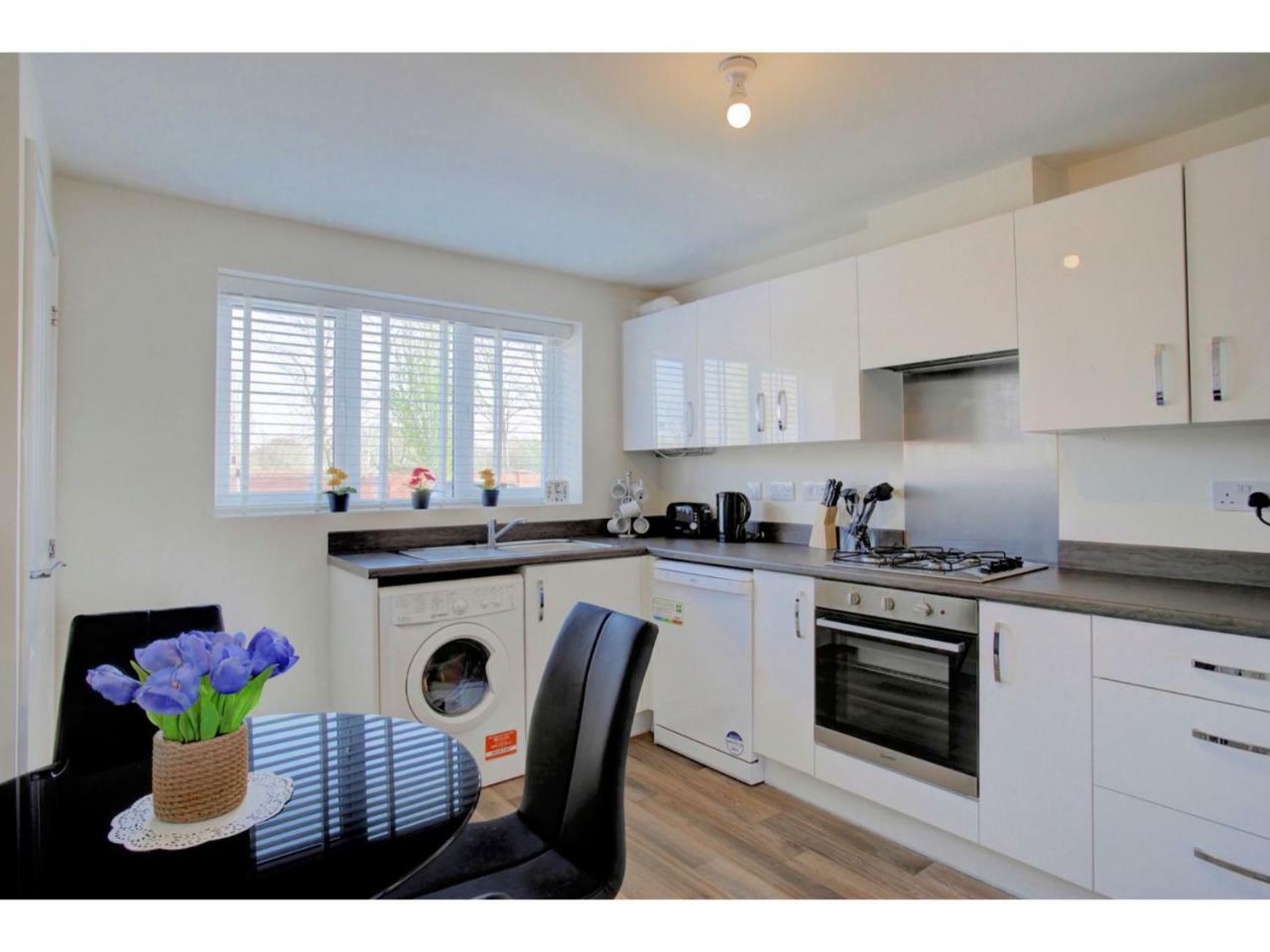 Newly Built, Splendid House For 5 In Manchester! Exterior photo